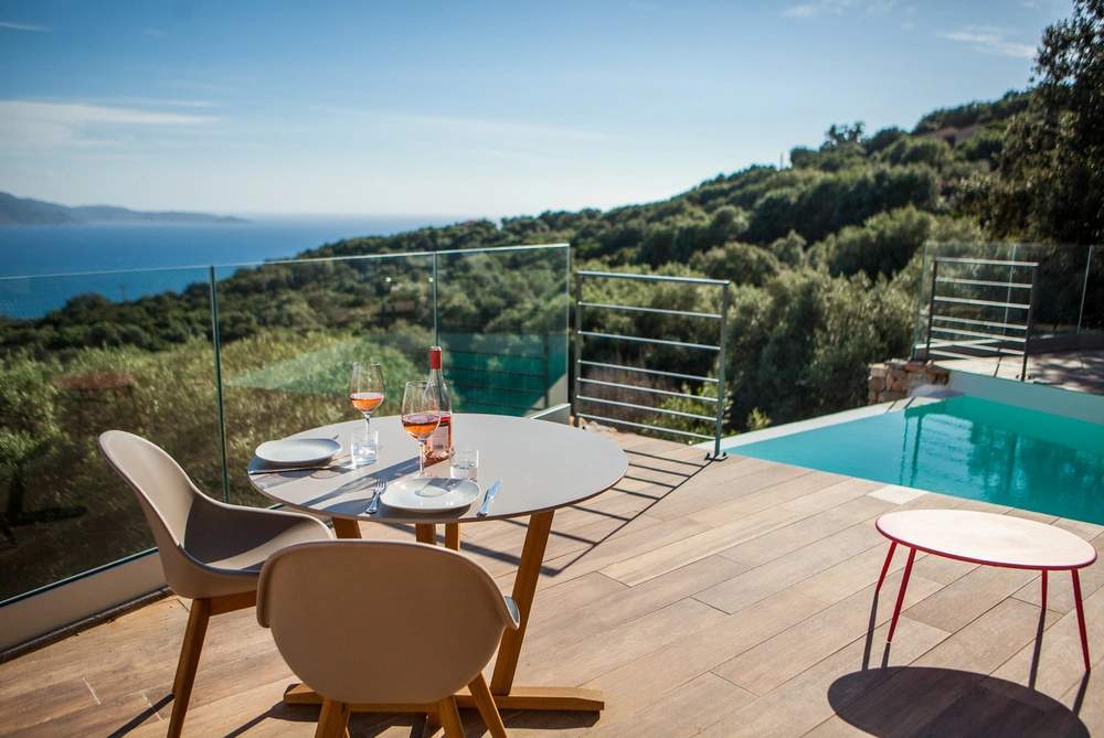 Résidence de luxe avec terrasse panoramique, piscine et vue mer méditerranée
